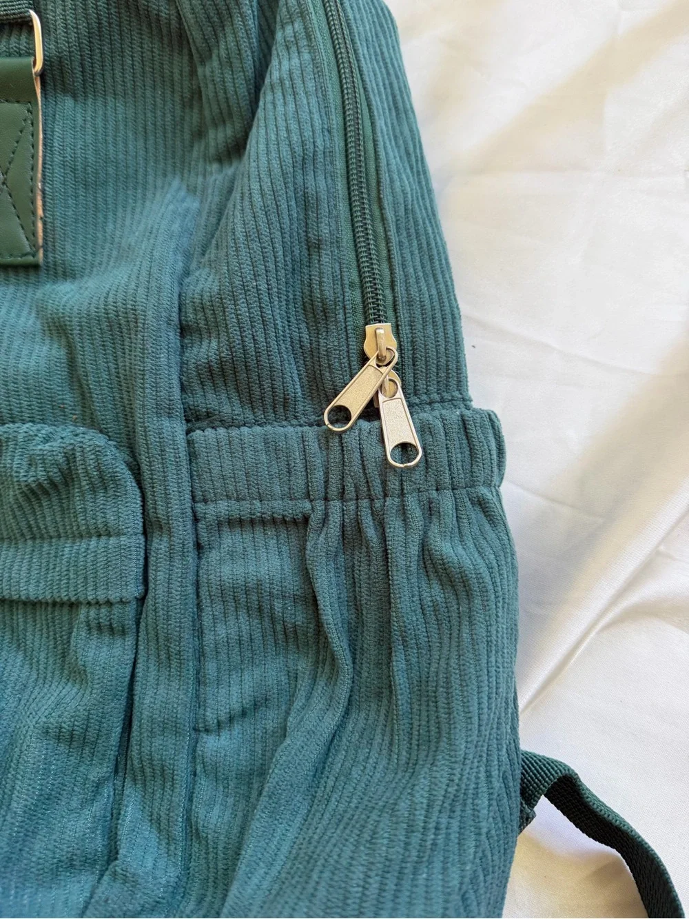 BNWT Metropack true deep green corduroy backpack adjustable straps